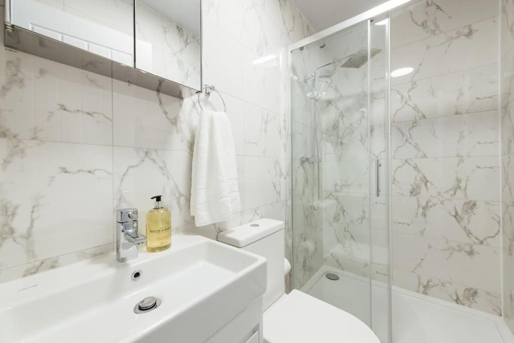 Stylish 2 Bedroom Flat In Ilford, London المظهر الخارجي الصورة