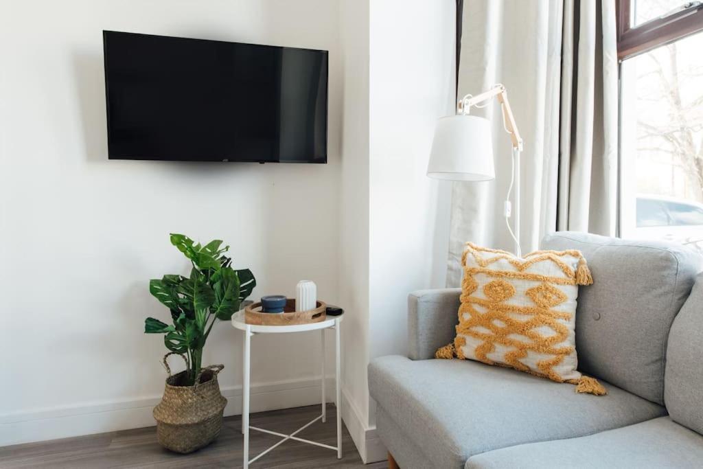 Stylish 2 Bedroom Flat In Ilford, London المظهر الخارجي الصورة